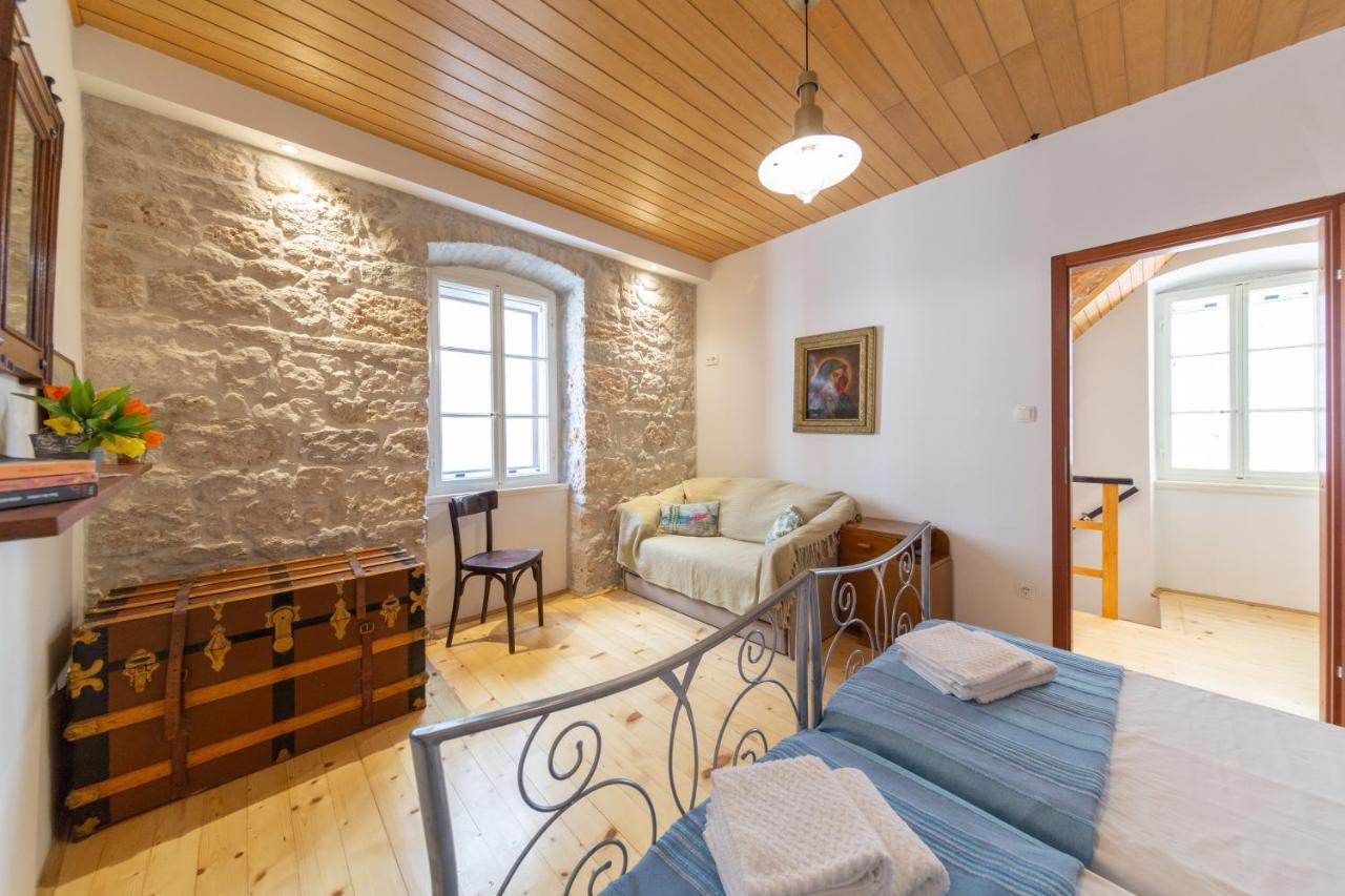 Antique Central Komiza House Nona Nika Zewnętrze zdjęcie